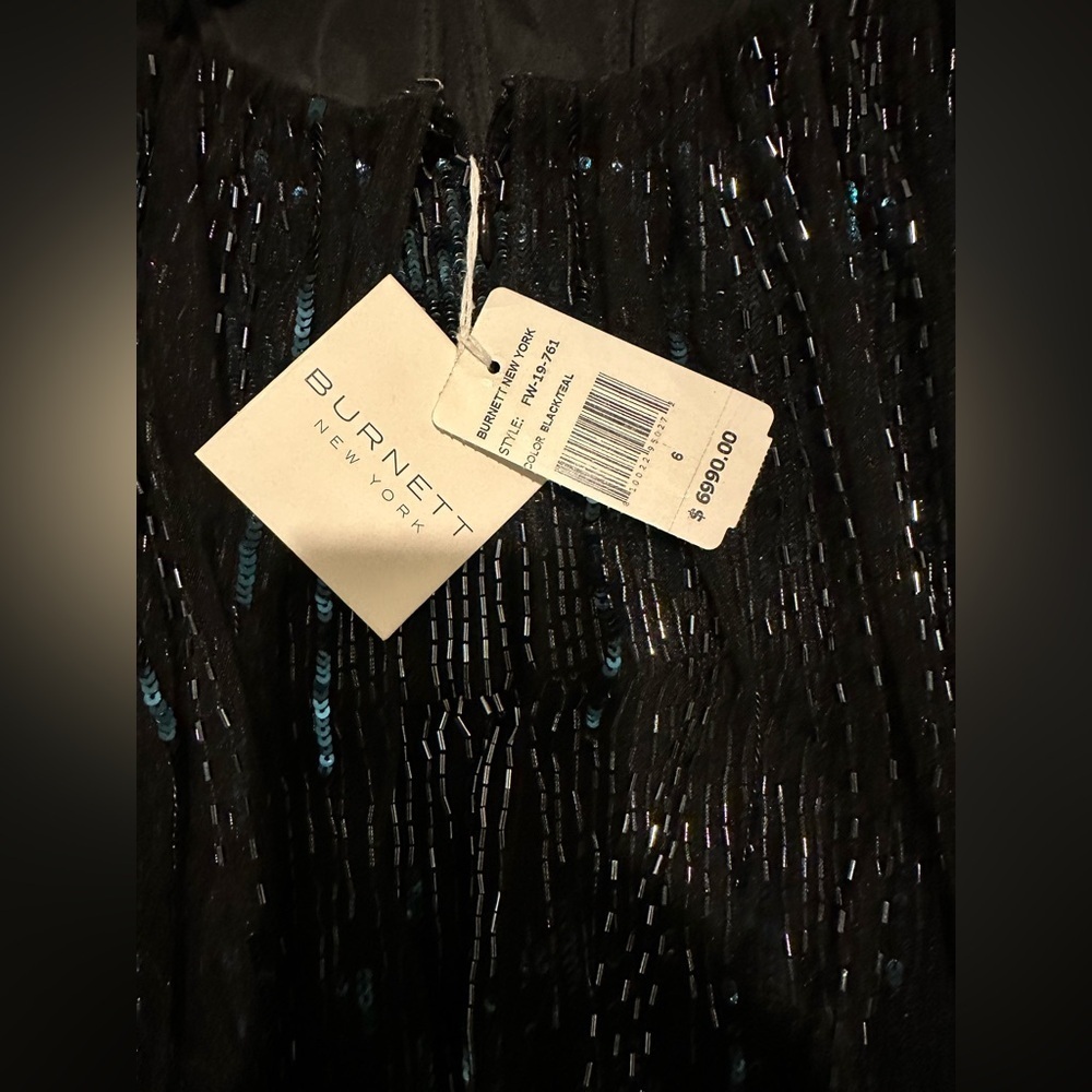 BURNETT NEW YORK Cape-Style Sequin Gown Embellished with bugle beads - Picture 12 of 16